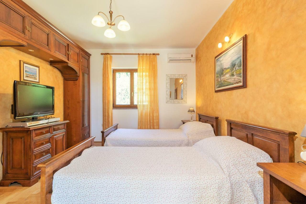Holiday Home Sarita Šišan Bagian luar foto