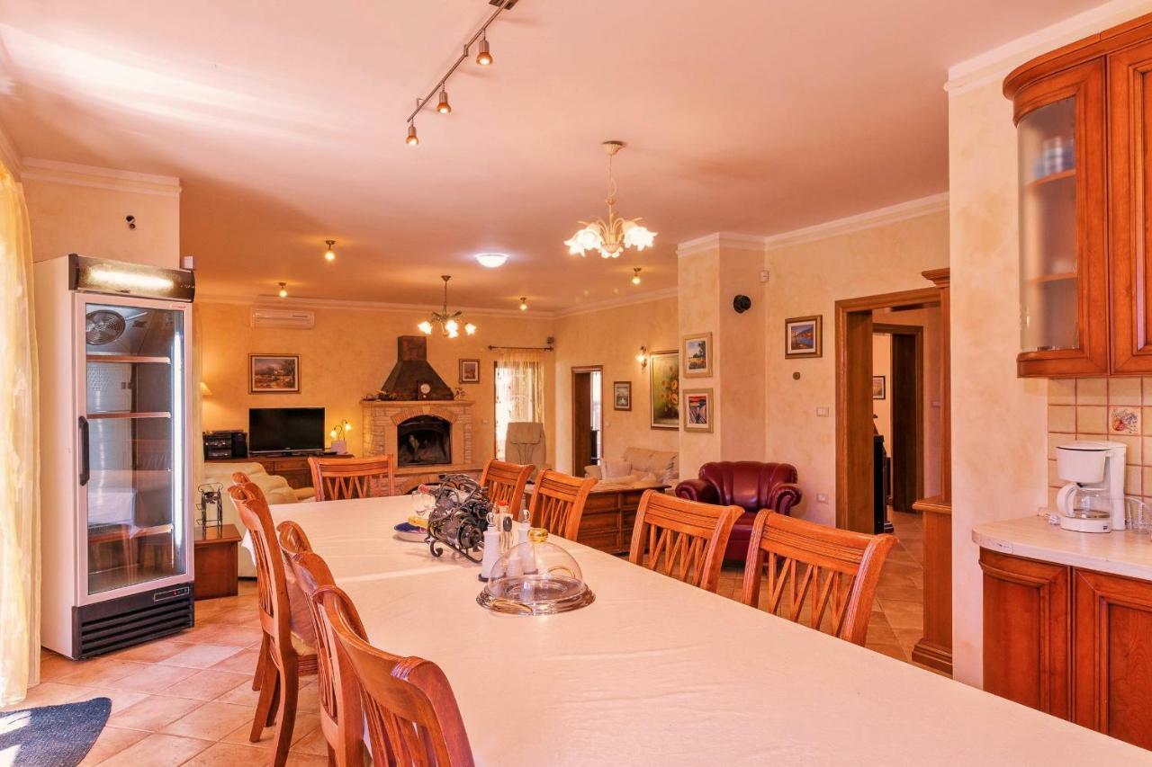 Holiday Home Sarita Šišan Bagian luar foto