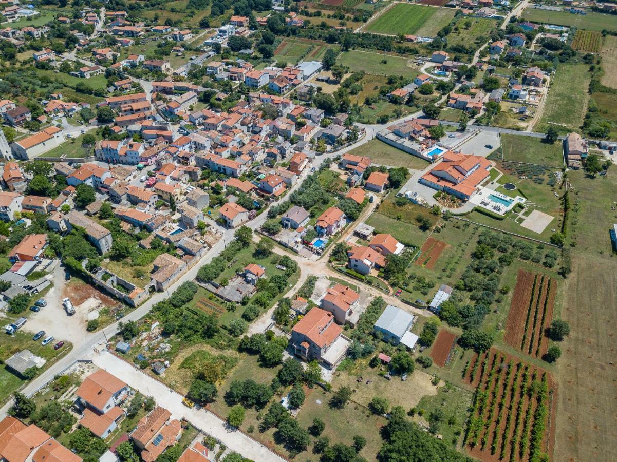 Holiday Home Sarita Šišan Bagian luar foto